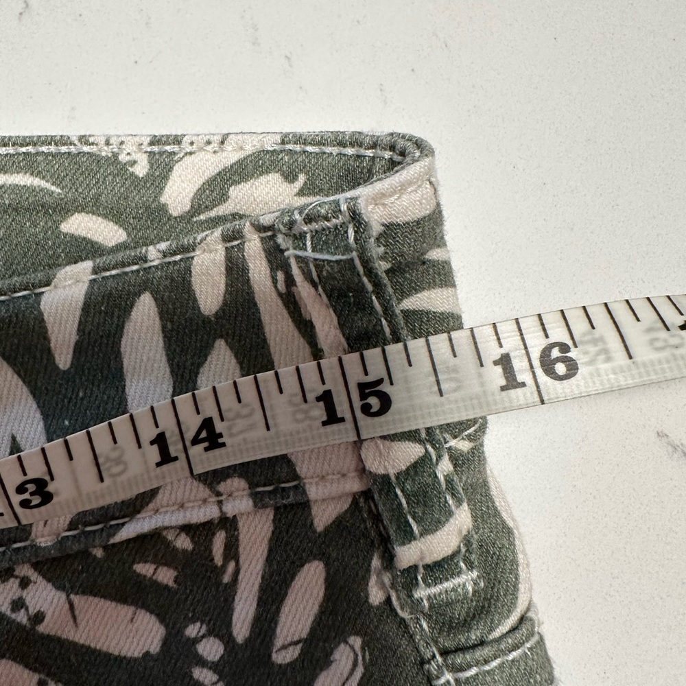 Anthropologie Pilcro bootcut leave print jeans EUC size 29 green - Picture 7 of 10